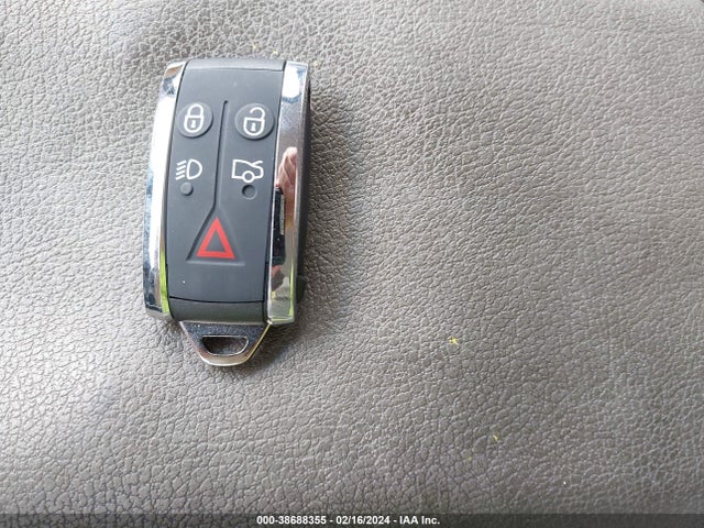 2010 JAGUAR XF SAJWA0FA8AHR61537 Photo 10