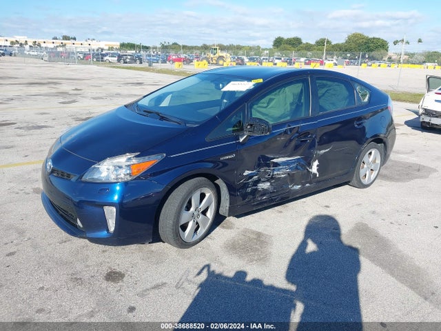 Toyota PRIUS 2015 JTDKN3DU4F1988198 Image 2