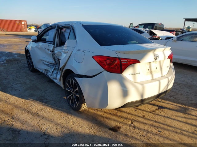 Toyota COROLLA SE 2017 5YFBURHE1HP729286 Image 3