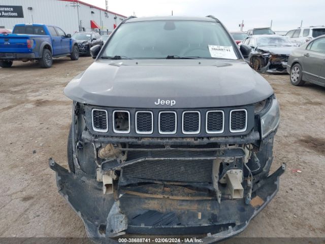 3C4NJCBB2JT139845 Jeep Compass Latitude Fwd