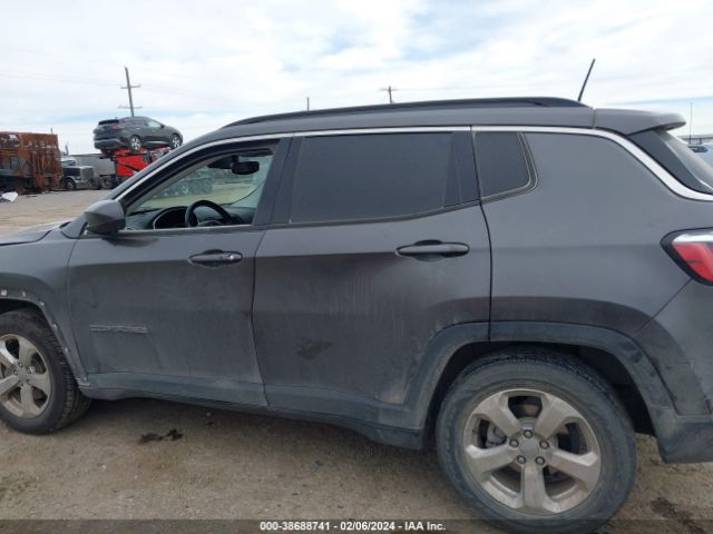 3C4NJCBB2JT139845 Jeep Compass Latitude Fwd