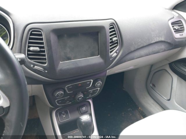 3C4NJCBB2JT139845 Jeep Compass Latitude Fwd