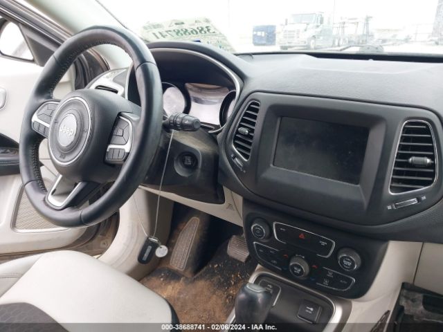 3C4NJCBB2JT139845 Jeep Compass Latitude Fwd
