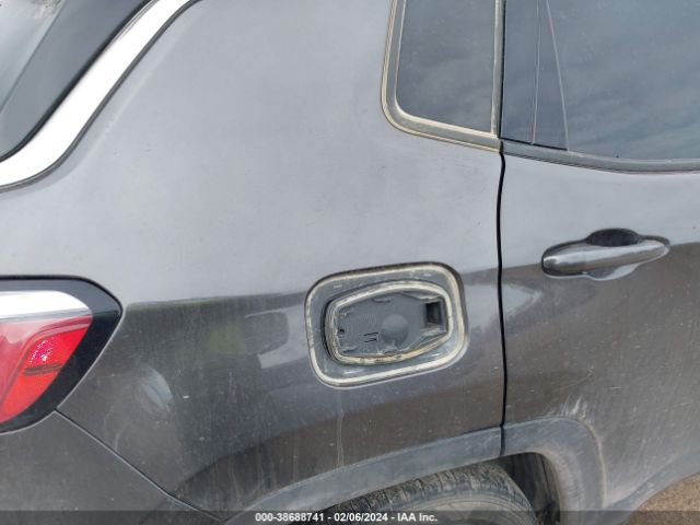 3C4NJCBB2JT139845 Jeep Compass Latitude Fwd