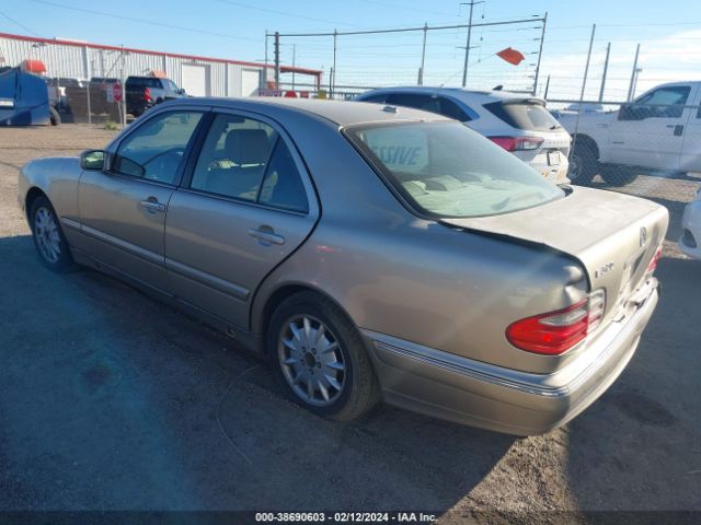 2001 MERCEDES-BENZ E-CLASS WDBJF65J11B187969 Photo 2
