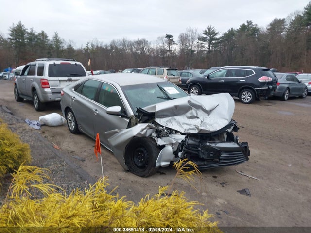 Toyota CAMRY LE 2017 4T1BF1FK3HU687058 Image 1