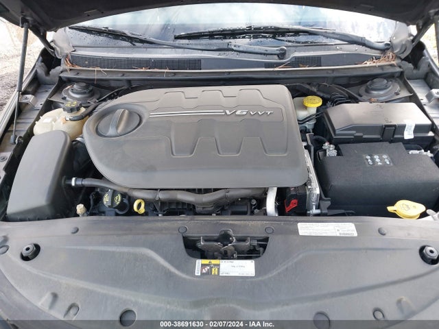 Chrysler 200 S 2015 1C3CCCBG6FN518002 Image 10