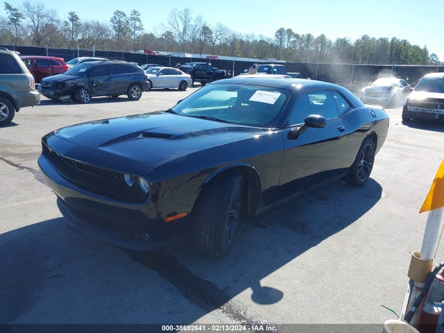 Dodge Challenger Sxt 2018 2C3CDZAG6JH131372 Image 2