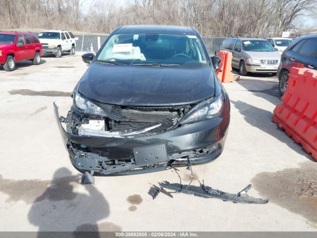 2C4RC1CG1PR600961 Chrysler Voyager Lx