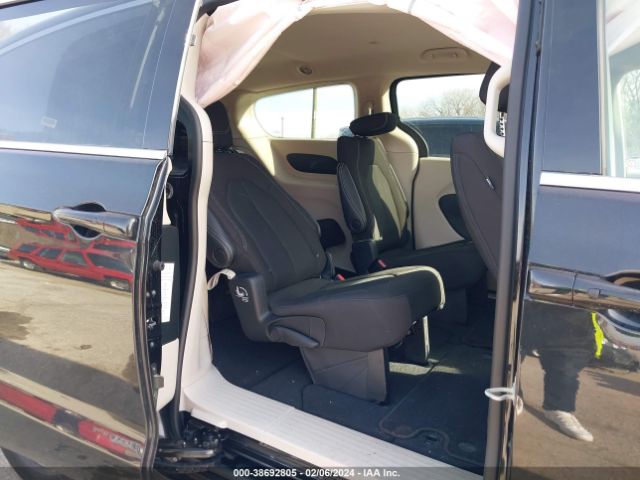 2C4RC1CG1PR600961 Chrysler Voyager Lx