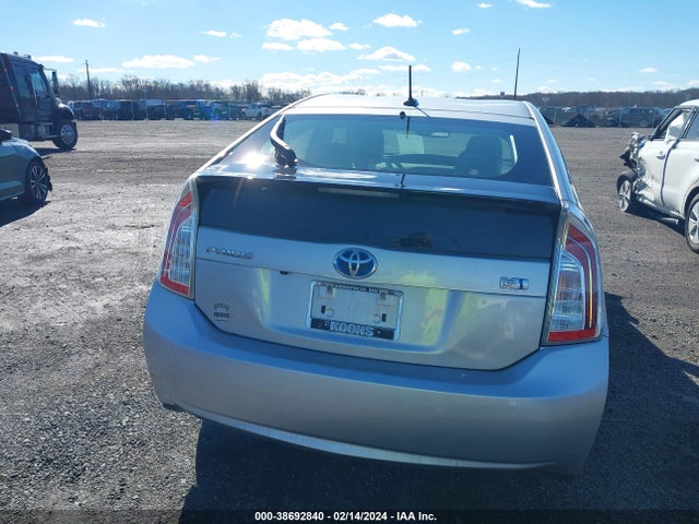 Toyota Prius Four 2015 JTDKN3DU0F0476198 Image 16