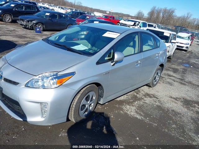Toyota Prius Four 2015 JTDKN3DU0F0476198 Image 2