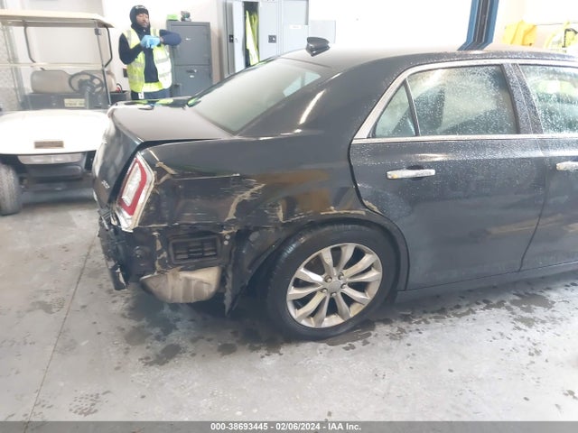 2C3CCAKG1KH690042 Chrysler 300 Limited Awd