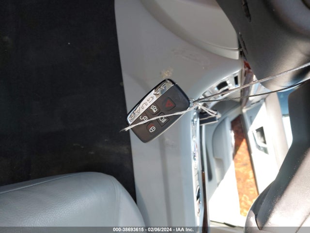 2015 JAGUAR XF SAJWA0FS1FPU47924 Photo 10