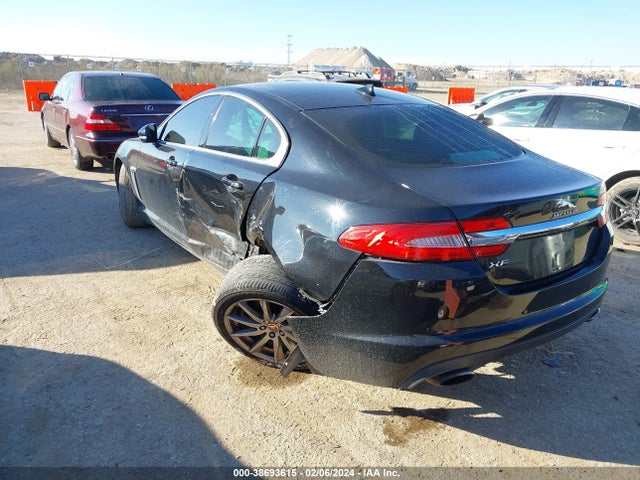 2015 JAGUAR XF SAJWA0FS1FPU47924 Photo 2