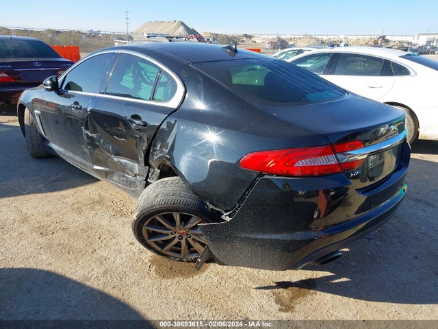 2015 JAGUAR XF SAJWA0FS1FPU47924 Photo 5