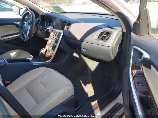 YV140MEK8H1355159 Volvo V60 T5 Premier