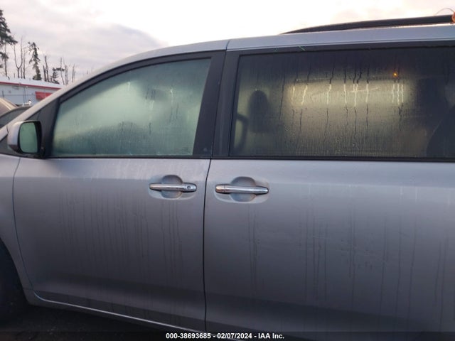 2015 TOYOTA SIENNA XLE 8 PASSENGER VIN: 5TDYK3DC8FS654155