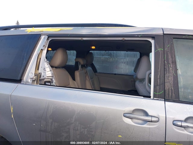 2015 TOYOTA SIENNA XLE 8 PASSENGER VIN: 5TDYK3DC8FS654155