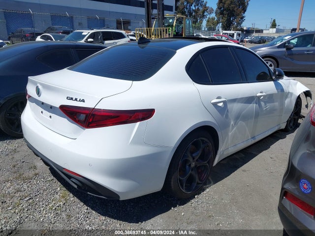 ZARFAMBN0M7640204 Alfa Romeo Giulia Ti Sport Rwd