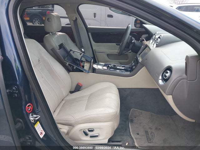 2011 JAGUAR XJ SAJWA1CBXBLV05573 Photo 4