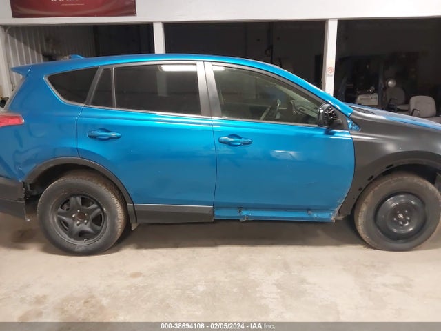 Toyota RAV4 LE 2017 JTMZFREV8HJ716861 Image 13