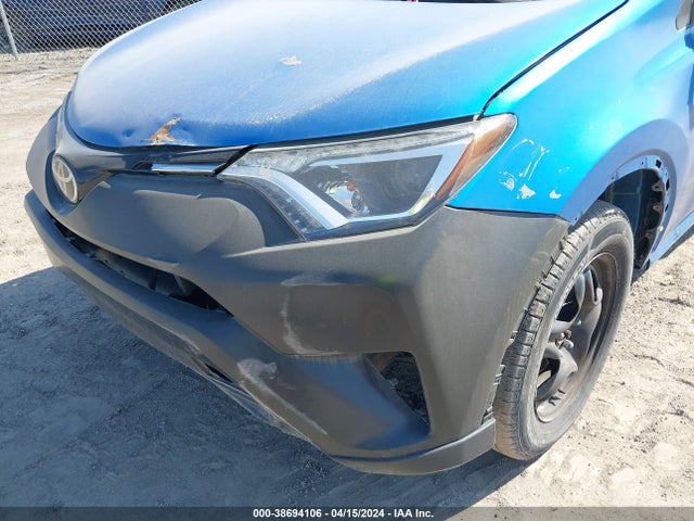 Toyota RAV4 LE 2017 JTMZFREV8HJ716861 Image 6