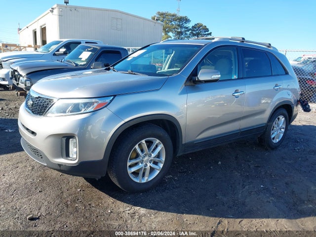 KIA SORENTO LX 2015 5XYKT3A69FG570117 Image 2