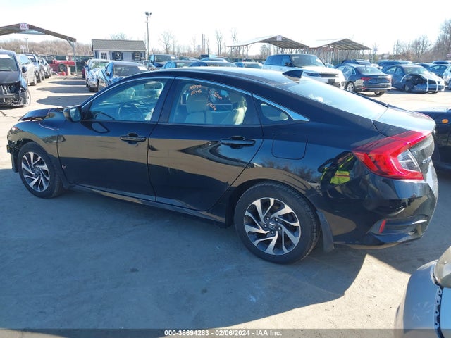 Honda CIVIC EX 2018 2HGFC2F83JH517706 Image 3