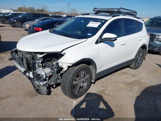 Toyota Rav4 Xle 2016 JTMWFREV6GJ088932 Image 2