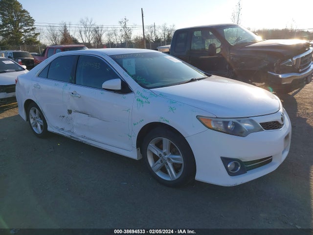 2014 TOYOTA CAMRY SE VIN: 4T1BF1FK2EU440495