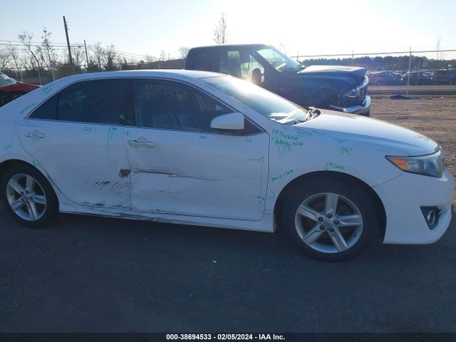 2014 TOYOTA CAMRY SE VIN: 4T1BF1FK2EU440495
