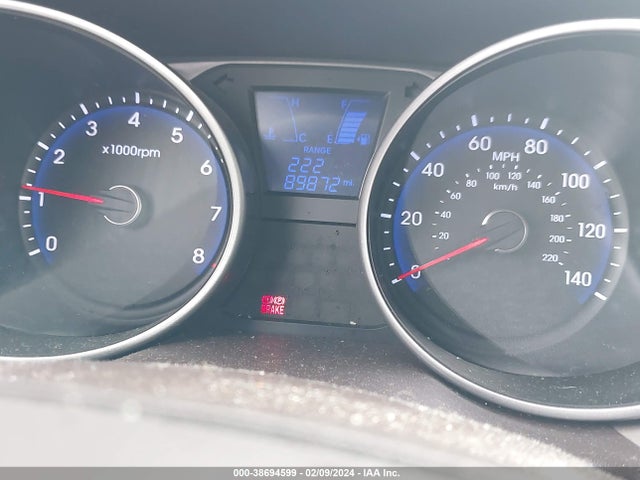 2011 HYUNDAI TUCSON GL VIN: KM8JT3AB5BU294824