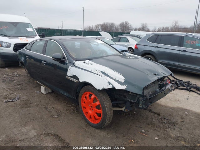 2015 JAGUAR XJ SAJWJ2GD1F8V90801 Photo 0