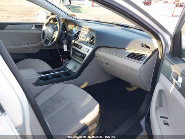 2015 HYUNDAI SONATA SE VIN: 5NPE24AF9FH016722