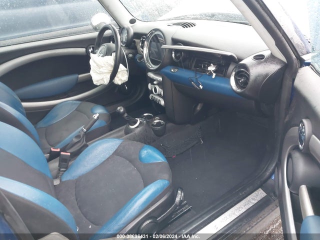 2008 MINI COOPER S CLUBMAN WMWMM33538TP70084 Photo 4