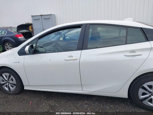 Toyota Prius Four 2016 JTDKARFU0G3019385 Image 14