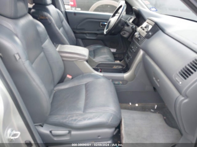 2005 HONDA PILOT EX-L VIN: 5FNYF18575B010086