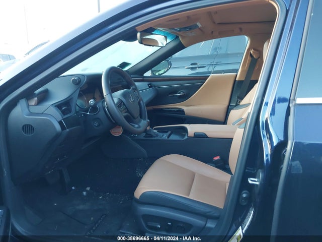 58ADA1C15PU034628 Lexus ES 300H