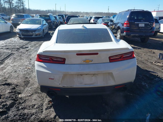 Chevrolet Camaro 2lt 2018 1G1FD1RX6J0133909 Image 16