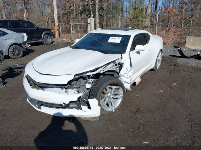 Chevrolet Camaro 2lt 2018 1G1FD1RX6J0133909 Image 2