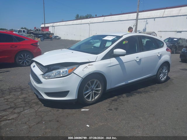 Ford FOCUS SE 2018 1FADP3K29JL280276 Image 2