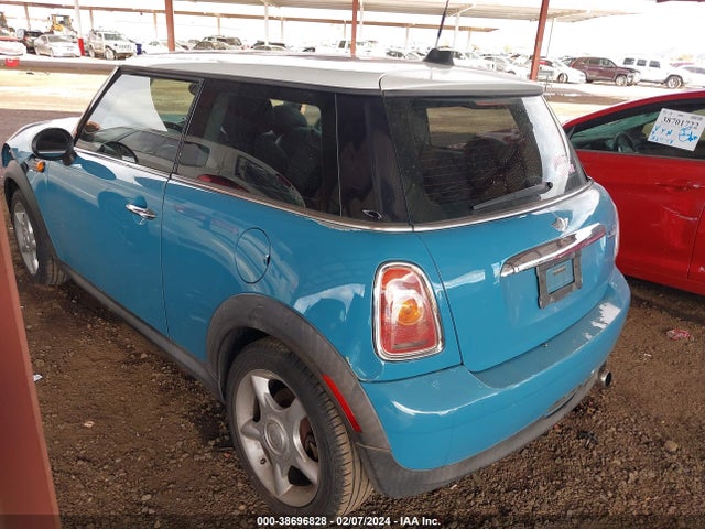 2007 MINI COOPER WMWMF33577TT57657 Photo 2