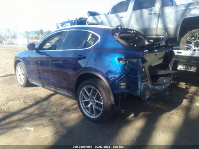2018 ALFA ROMEO STELVIO ZASFAKRN6J7C28859 Photo 2