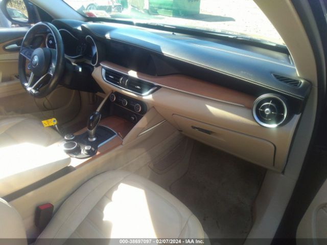 2018 ALFA ROMEO STELVIO ZASFAKRN6J7C28859 Photo 4