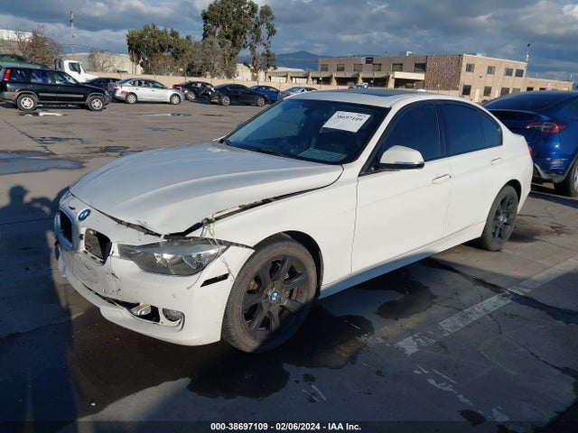 BMW 320i 2015 WBA3B1G52FNT06138 Image 2