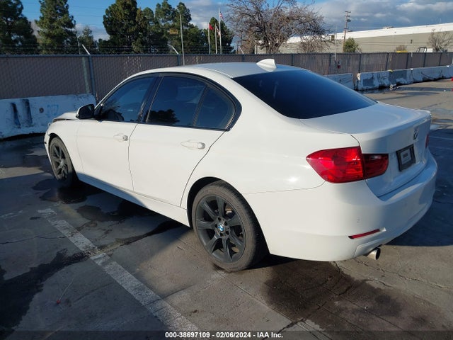BMW 320i 2015 WBA3B1G52FNT06138 Image 3