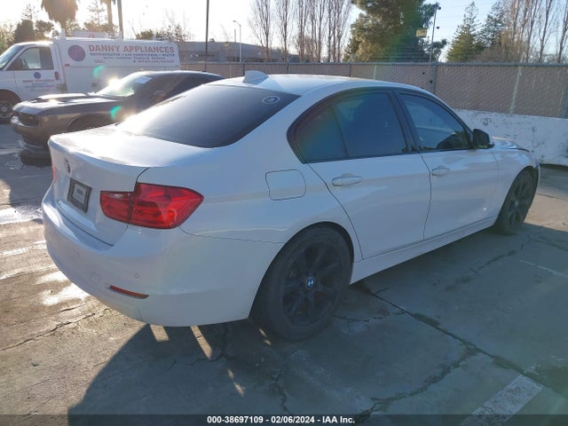 BMW 320i 2015 WBA3B1G52FNT06138 Image 4