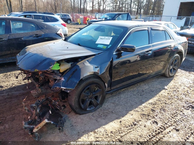 Chrysler 300 Limited 2015 2C3CCAAG8FH893596 Image 2