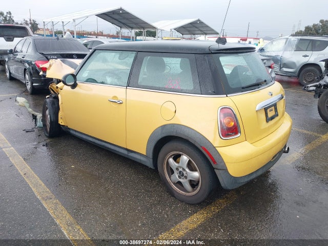 2009 MINI COOPER WMWMF33549TW79613 Photo 2